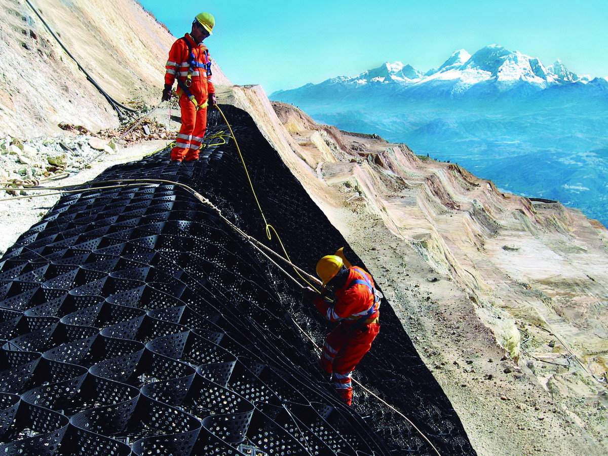 Presto Products Co. - Geosystems Geoweb&reg; Slope Protection System
